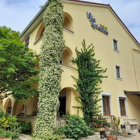 Villa Kristina 로비니 외부 사진