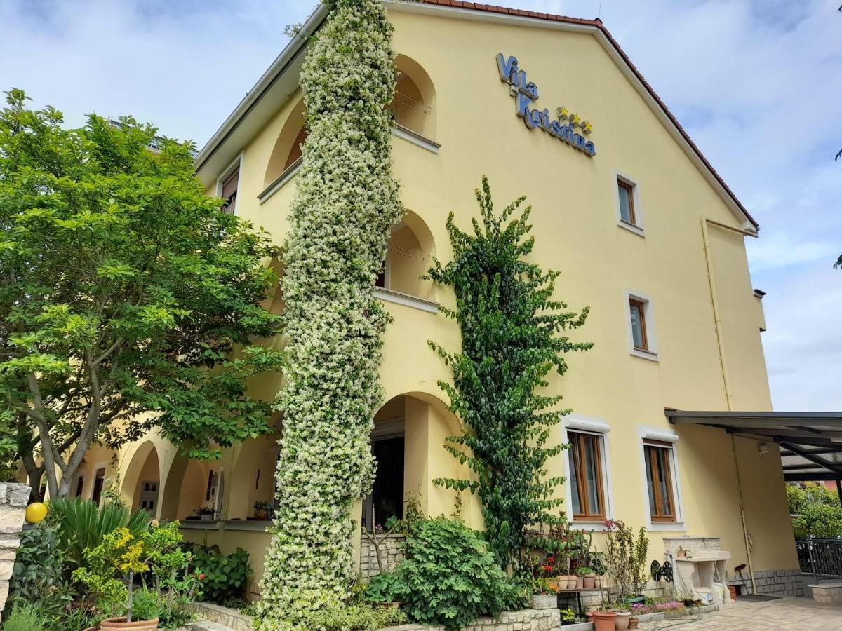 Villa Kristina 로비니 외부 사진