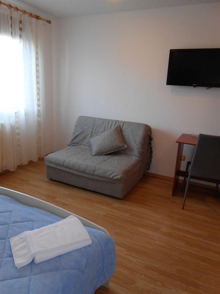 Villa Kristina 로비니 외부 사진