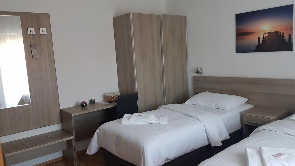 Villa Kristina 로비니 외부 사진