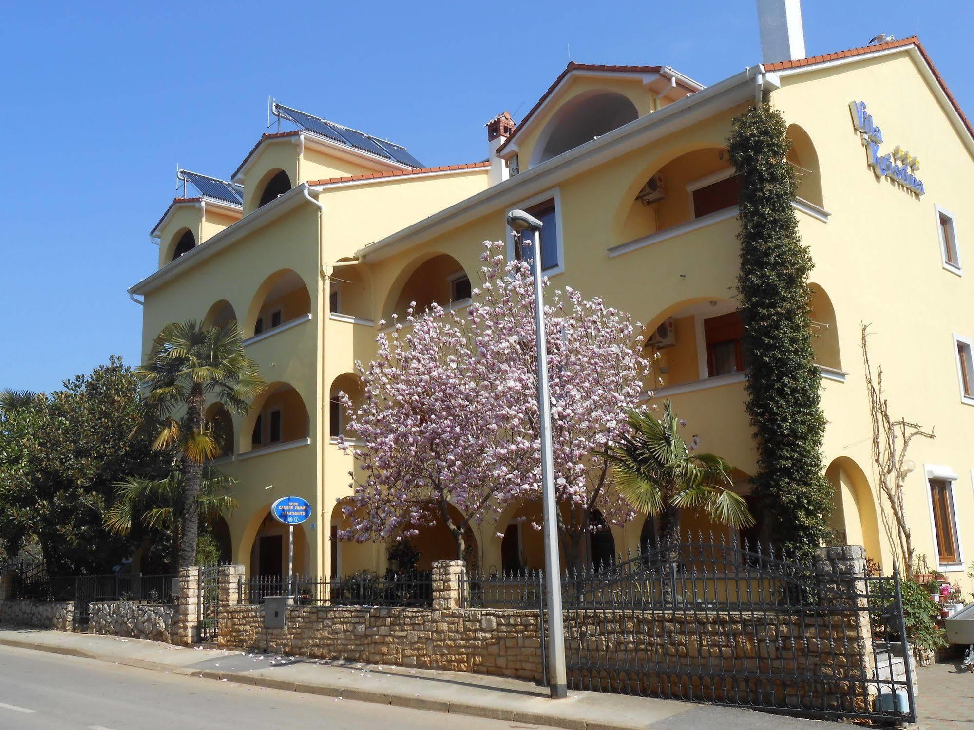 Villa Kristina 로비니 외부 사진