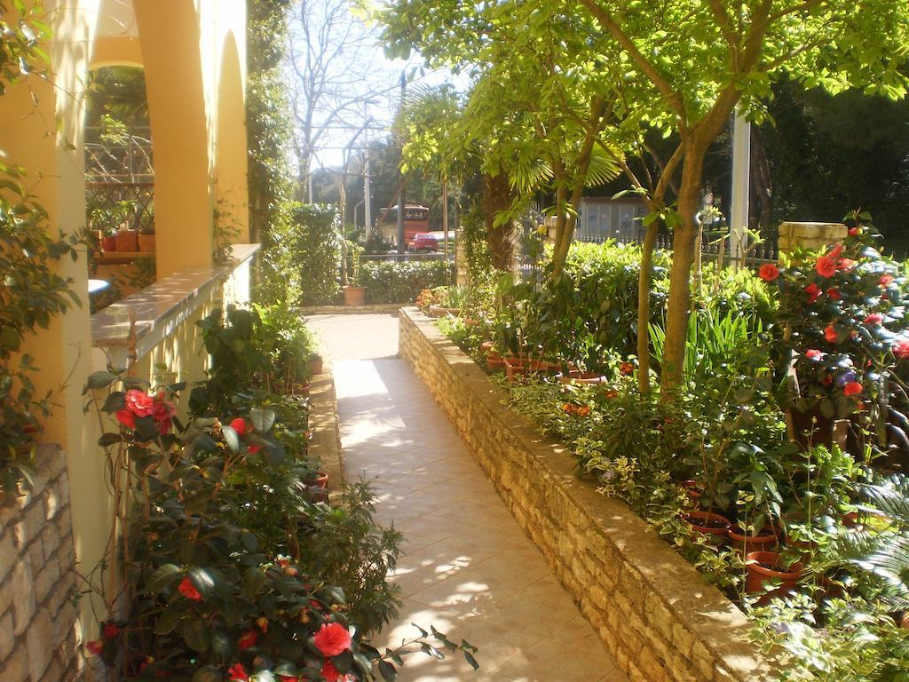 Villa Kristina 로비니 외부 사진