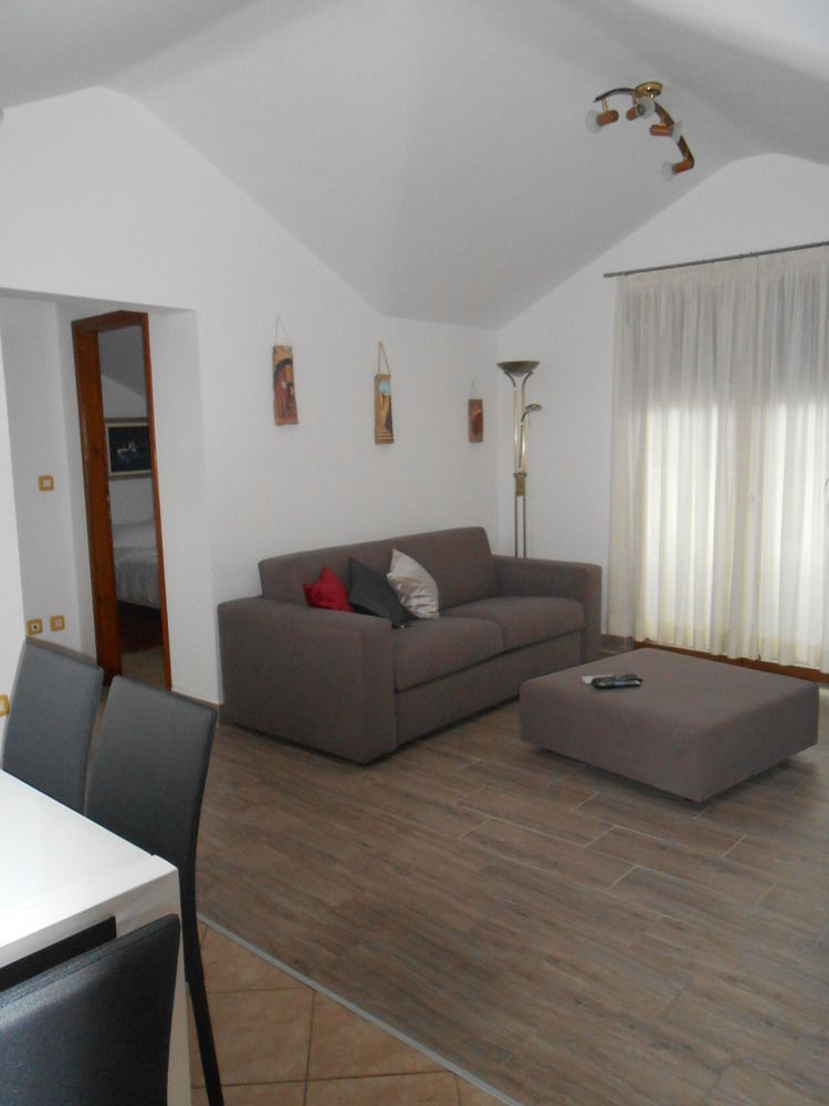 Villa Kristina 로비니 외부 사진