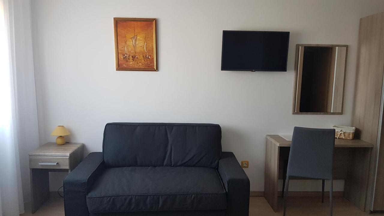 Villa Kristina 로비니 외부 사진