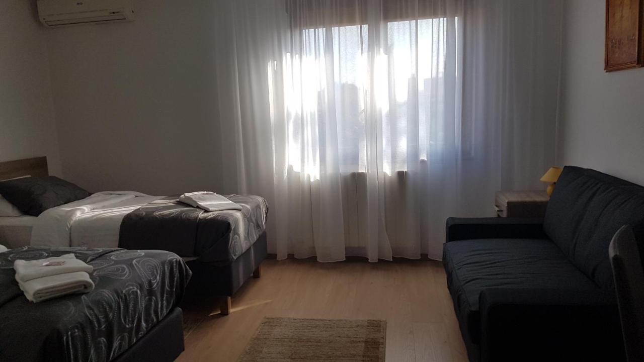 Villa Kristina 로비니 외부 사진
