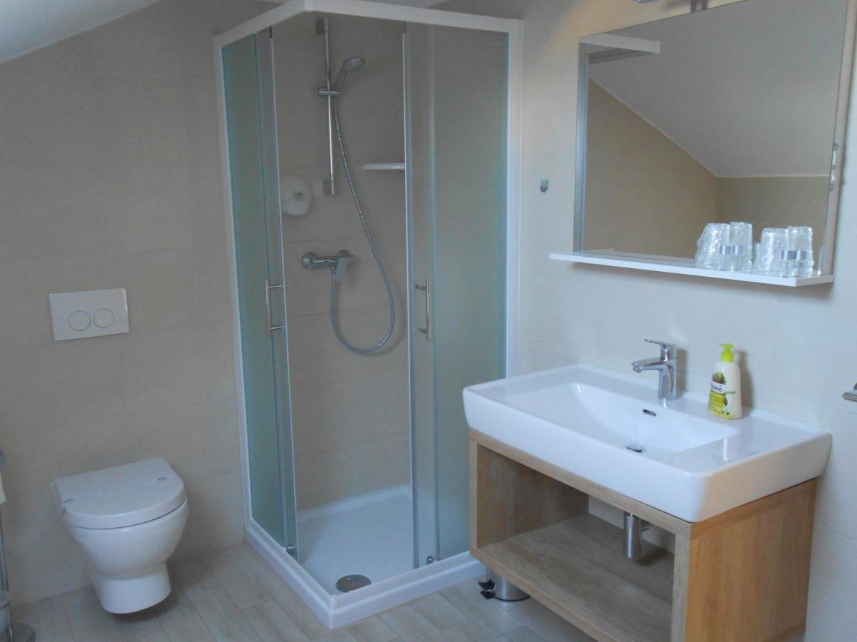 Villa Kristina 로비니 외부 사진